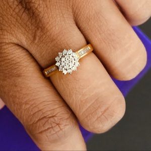 Diamond ring in 9k yellow gold